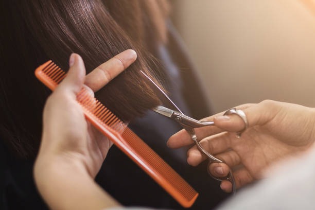 Ukraine girls cuts hair to avoid atrocities 