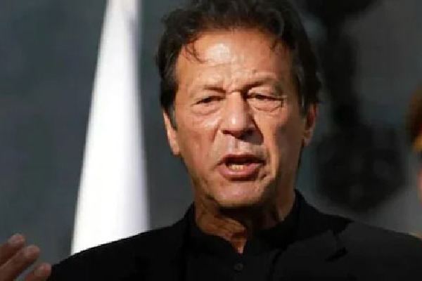 Pakistan should learn self pride from India says Imran khan