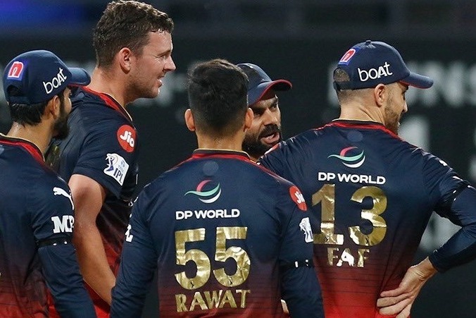 IPL 2022: RCB players wear black armbands to show solidarity with Harshal Patel