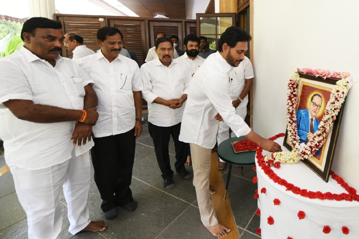 Telugu states pay rich tributes to Ambedkar