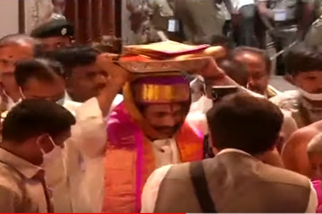 CM Jagana offers prayers at Kodandarama Temple