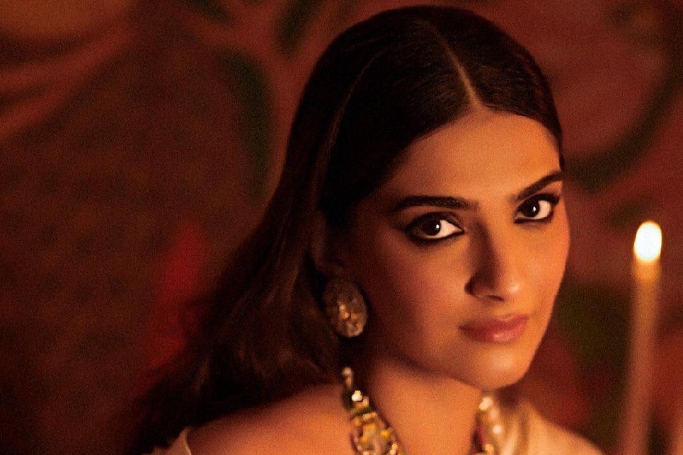 Police busted theft case of Sonam Kapoor house 