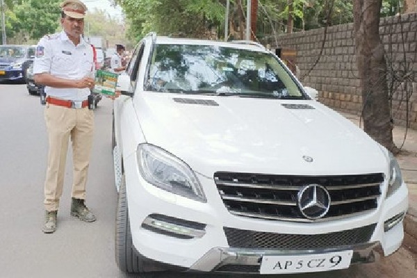 Prabhas PRO clarifies on police challans to a car