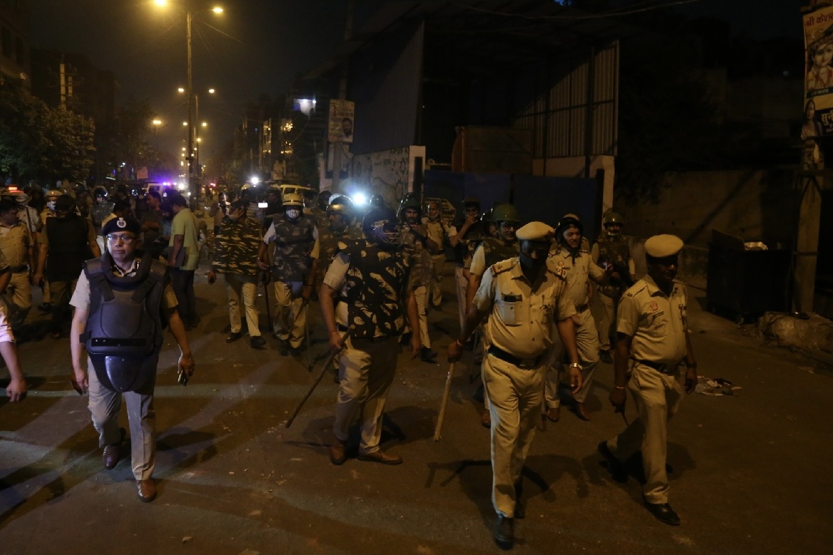Jahangirpuri violence: Even women were carrying stones, says injured cop