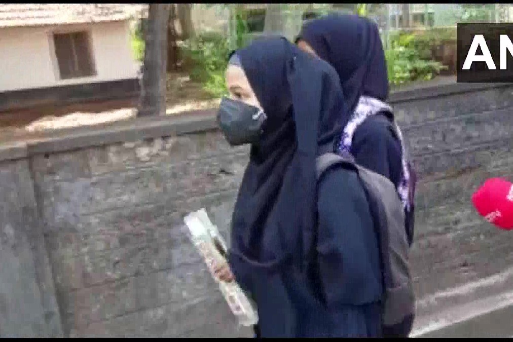girl students cameto examination hall with hijab