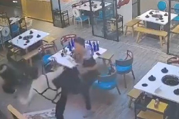 Waitress counter attack on raged customers
