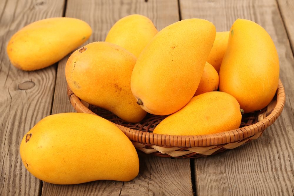 Nutritionist shares the truth about eating mangoes
