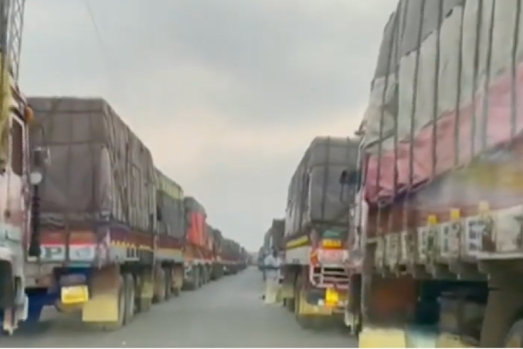 odisha garmers stpos ap lorries at boarder