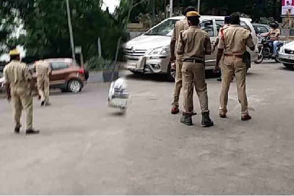 Telangana MLC booked for abusing, threatening cop