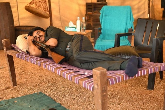 Pawan Kalyan sleeps at sets