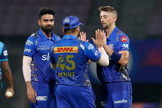 Mumbai Indians restricts Rajasthan Royals for low score