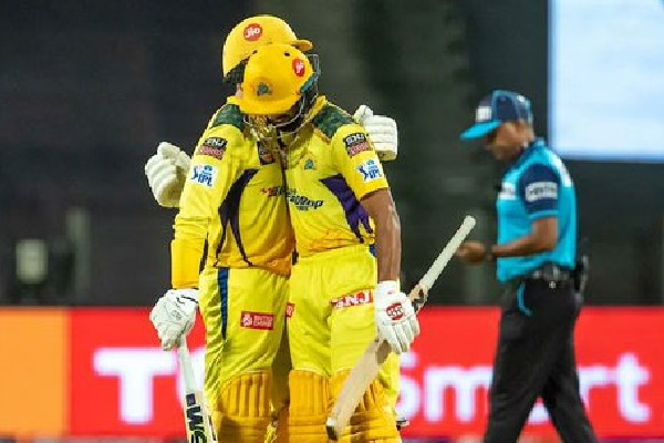 Gaikwad and Conway headline CSKs comfortable win against SRH