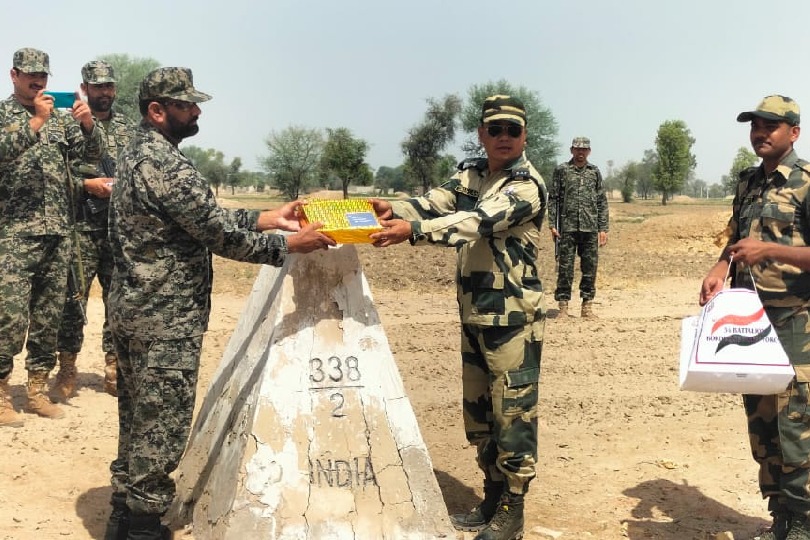 Sweets exchanged by India and Pakistan border security forces on Ramadan day