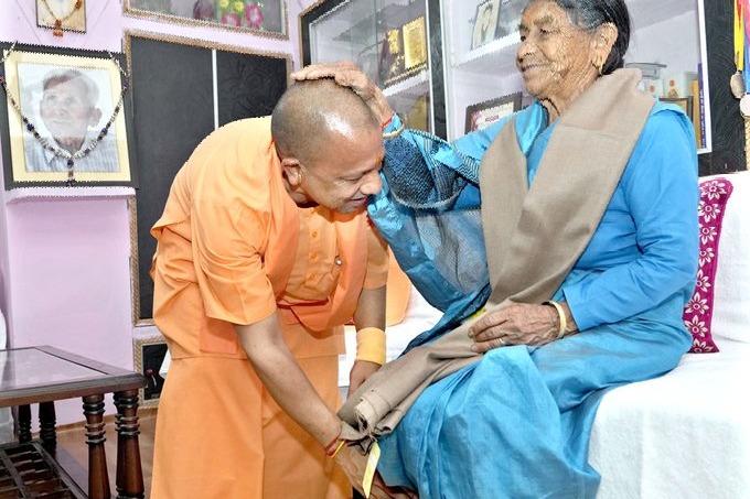 yogi adityanath taken blessings from mother