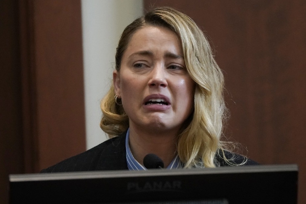 Amber Heard Cried In Court Hall