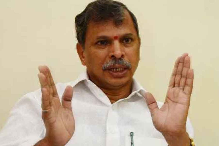Tulasi Reddy demands Botsa Satyanarayana to resign