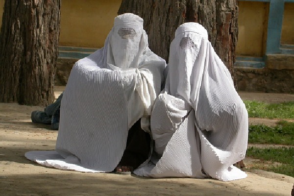 Taliban chief orders women must wear Burqa with full covering 