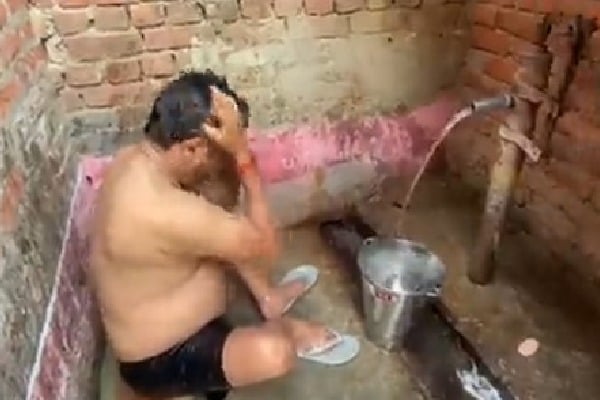 UP Minister Nand Gopal Gupta takes bath in an ordinary way
