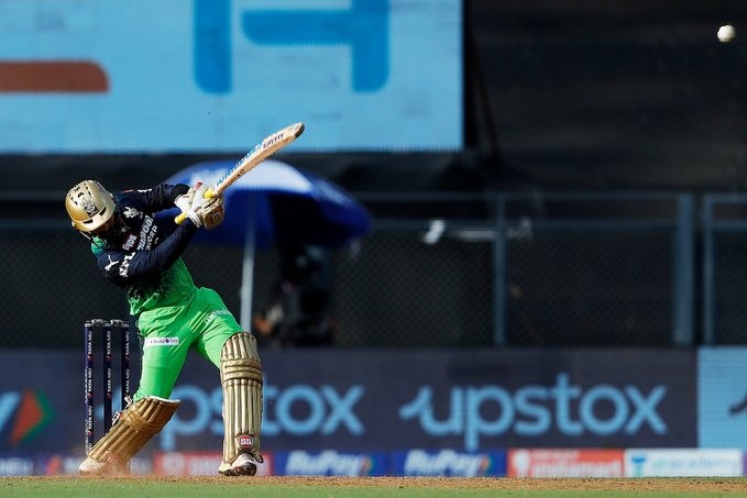 Dinesh Karthik flamboyant innings lead to huge total for RCB