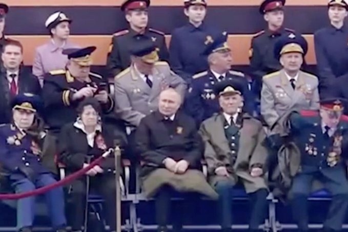 Putin spotted with a blanket on his legs in Victory Day celebrations