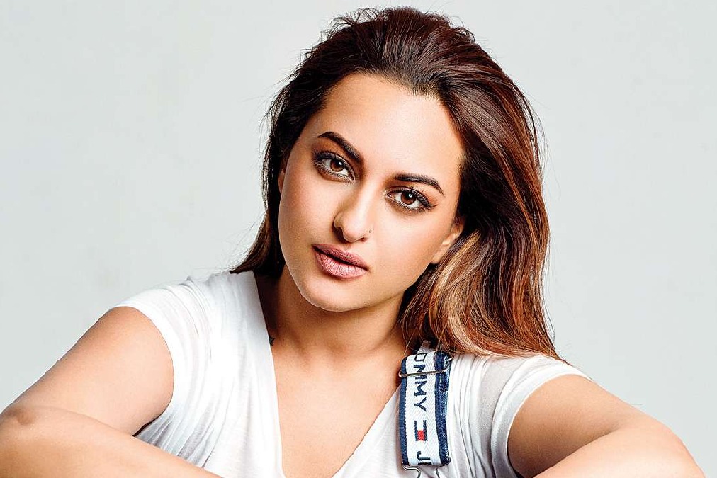 Sonakshi Sinha gives clarity on her engagement news