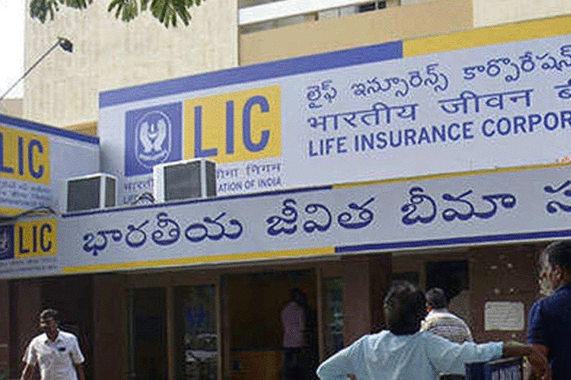 Shares of LIC are trading at a discount of about 30 rupees