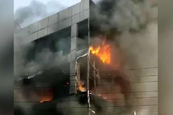 27 Dead and 40 Hospitalised In Massive Fire At 4 Storey Building In Delhi