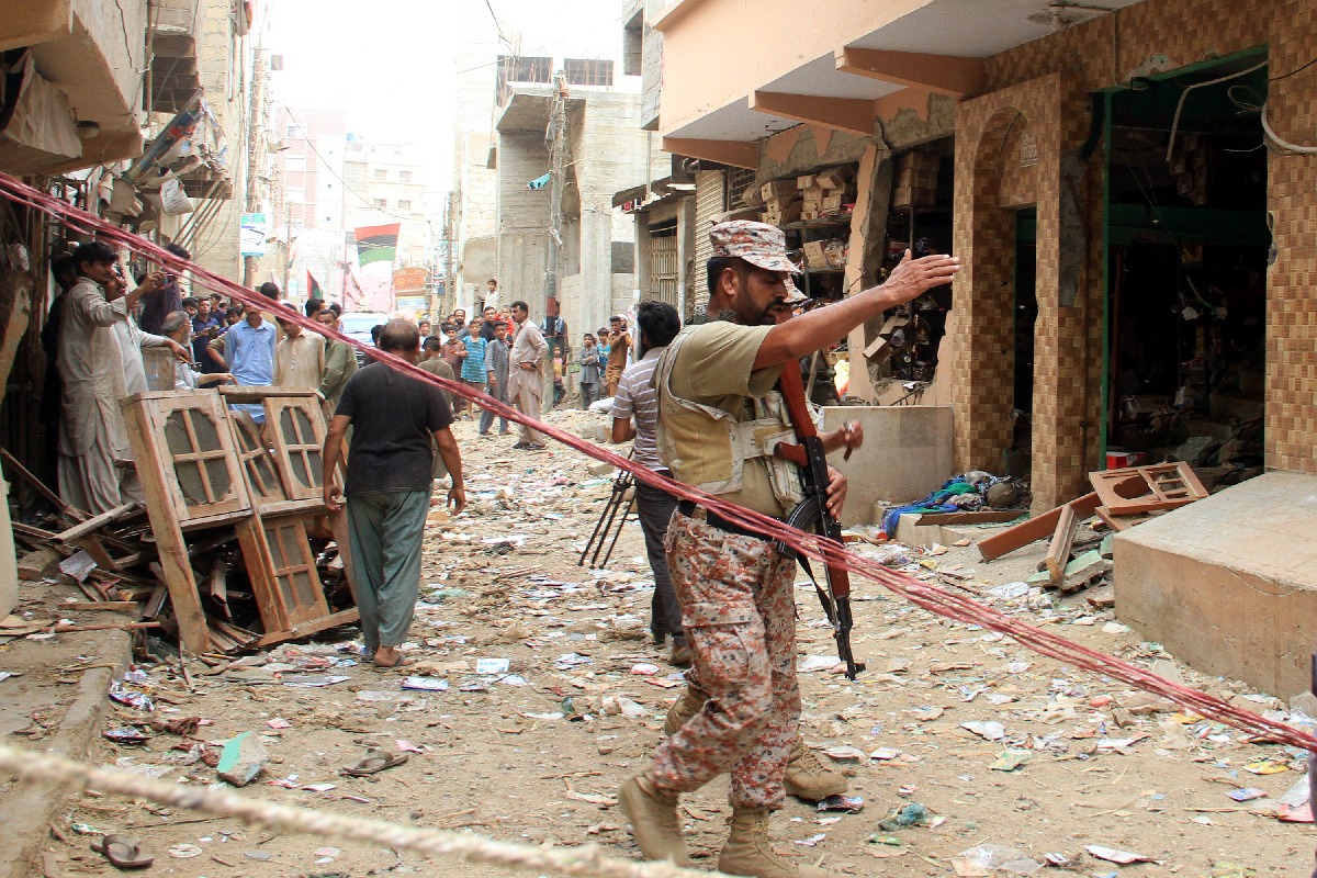 13 injured in blast in Pakistan's Karachi