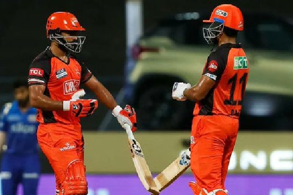 SRH pip MI by 3 runs to keep campaign alive