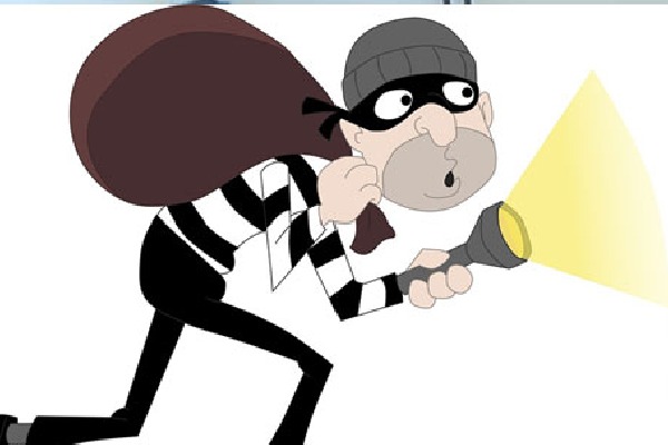 Massive robbery in Prakasam district Rs 3 Cr Robbed 