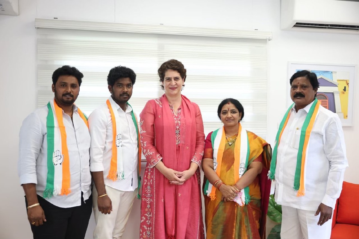 nallala odelu resigns trs and joined into congress party