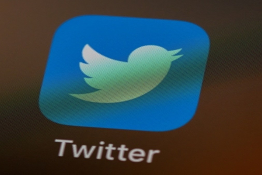 Twitter's new policy to hide tweets with false information during crisis