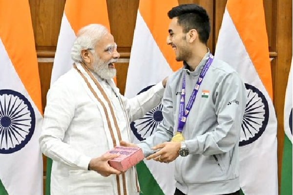 Badminton star Lakshya Sen gives sweet box to PM Modi