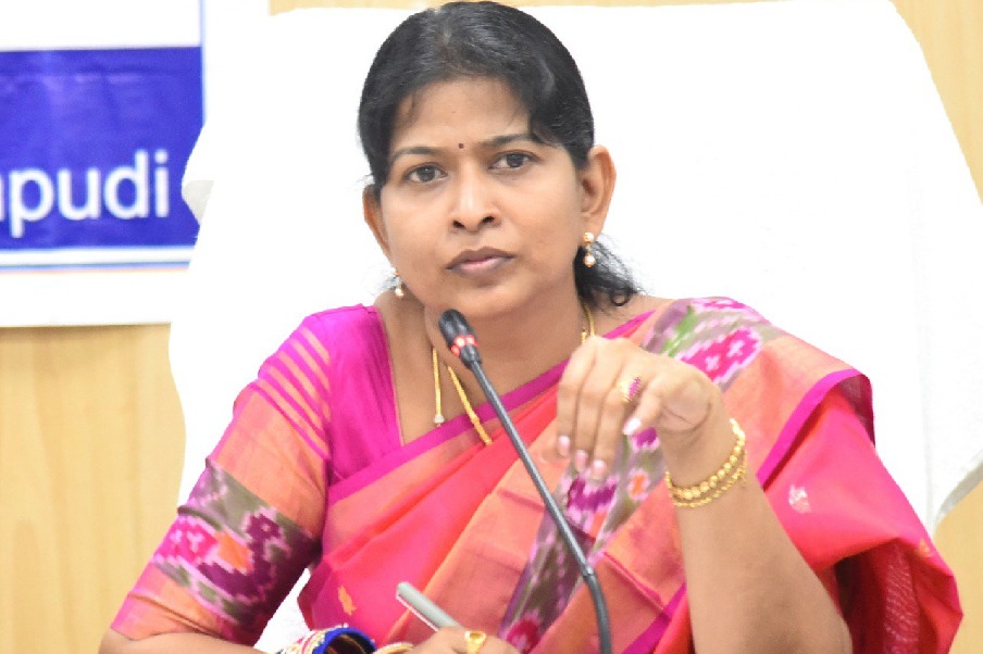 ap home minister taneti vanita comments on amalapuram clashes