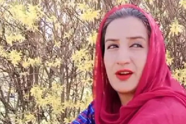  Kashmir TV actress killed by terrorists her nephew injured