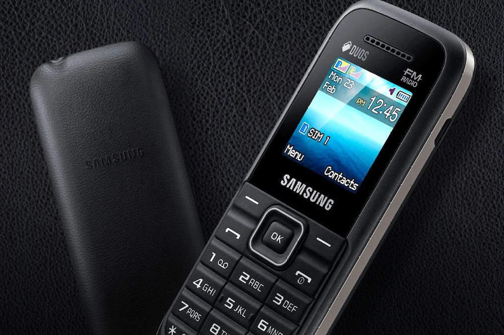 Samsung to exit low value feature phones business in India  