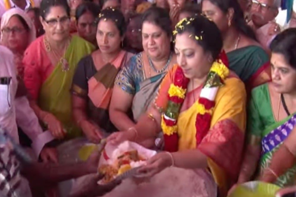MLA Balakrishna’s wife Vasundhara launches Anna Canteen in Hindupur