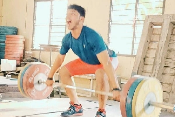 KIYG: Telangana's weightlifting hope trains in the school where his mother is a sweeper