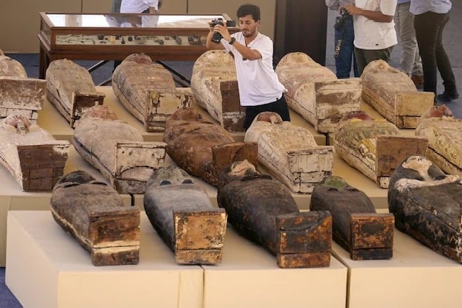 250 Coffins Of Mummies were Unearthed In Egypt Saqqara