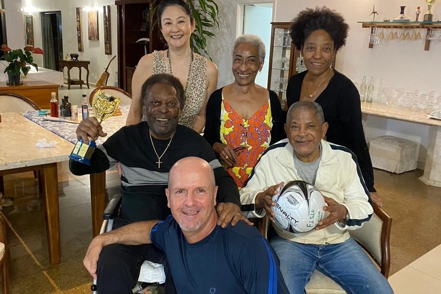Pele grateful for 'every small victory' as he fights against cancer