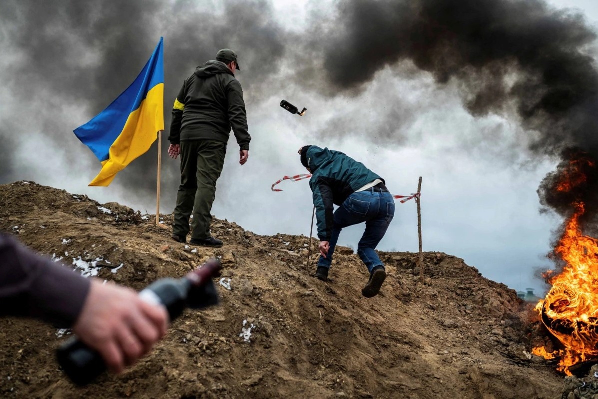 100 days of war Ukraine loses 20percnt of territory Long battle ahead