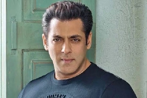 After 'death threats' Mumbai Police tighten security for Salman Khan, family