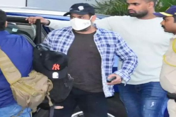Bollywood star Salman Khan lands in Hyderabad for film shooting amid security