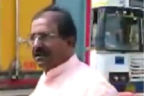 Somu Veerraju expresses anger over police for stopping his vehicle