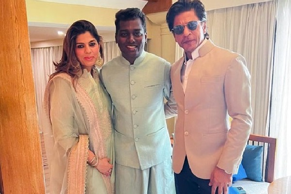 Sharukh Attended the Most Awaited Wedding Of Nayan And Vignesh