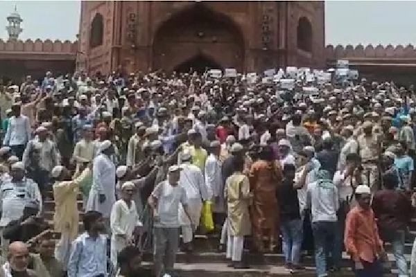 Massive Protests Erupts in Delhi UP Kolkata over remarks on Prophet