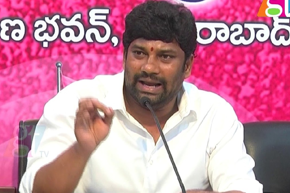 Balka suman comments on Revanth Reddy and Bandi Sanjay