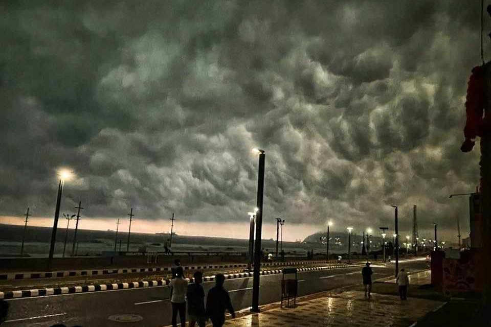 Dense clouds looms over Vizag as interruption to air traffic 