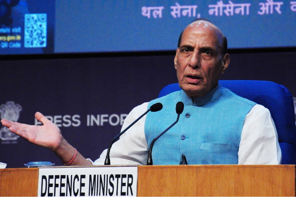 Rajnath Singh reaches out to Congress as cracks appear in oppn camp