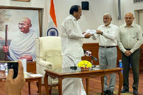 vijay sai reddy Presented reports of the Parliamentary Standing Committee on E Commerce to vice president venkaiah naidu